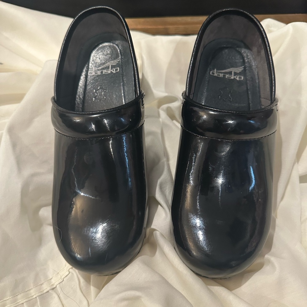 Dansko Women Patent Leather Black Clogs